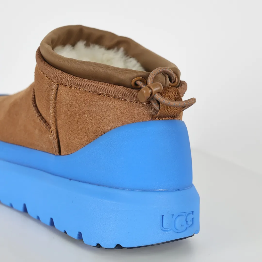 Copy price 💰700 Core recommendation Good price It is a very suitable choice for home furnishings. In recent years, uug has launched a series of styles, which are partial to the preferences of young consumers and have also moved to the forefront of fashion trends. Shoe body material: water-repellent coated suede upper, 17mm UGGPURE™ implantable wool insole, lightweight non-slip and comfortable rubber outsole, with brand LOGO and trademark. Comes with a full set of packaging. Size: 35 36 37 38 3940 41 42 43 44 45